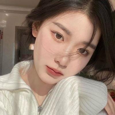 院子里的女人